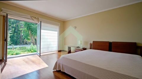 Moradia T5 para Venda em Creixomil e Mariz