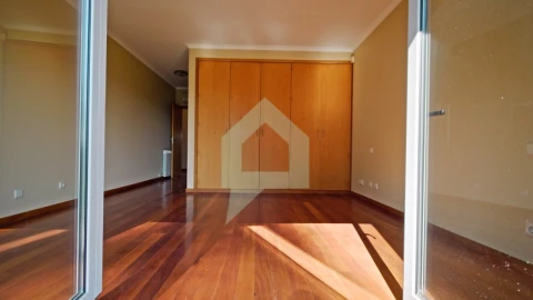 Moradia T5 para Venda em Creixomil e Mariz