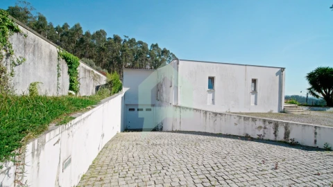 Moradia T5 para Venda em Creixomil e Mariz