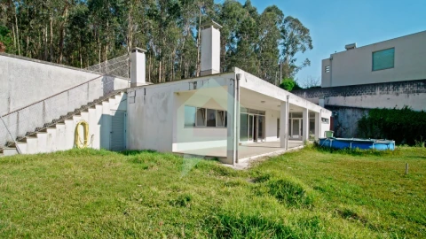 Moradia T5 para Venda em Creixomil e Mariz