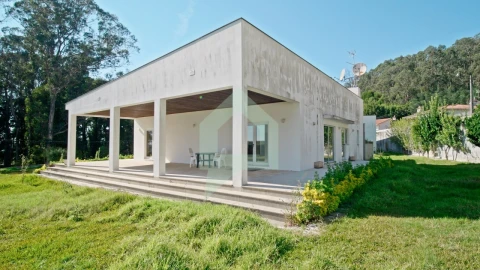 Moradia T5 para Venda em Creixomil e Mariz