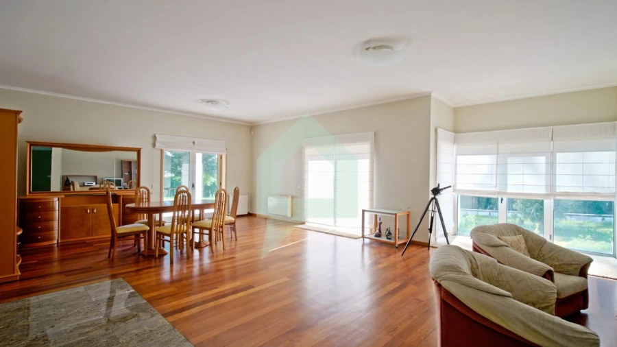 Moradia T5 para Venda em Creixomil e Mariz Foto 11