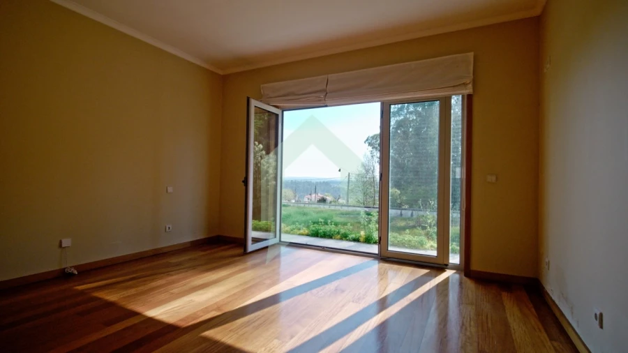 Moradia T5 para Venda em Creixomil e Mariz Foto 21