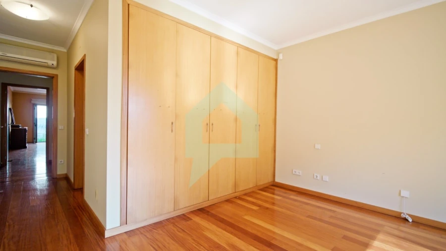 Moradia T5 para Venda em Creixomil e Mariz Foto 19