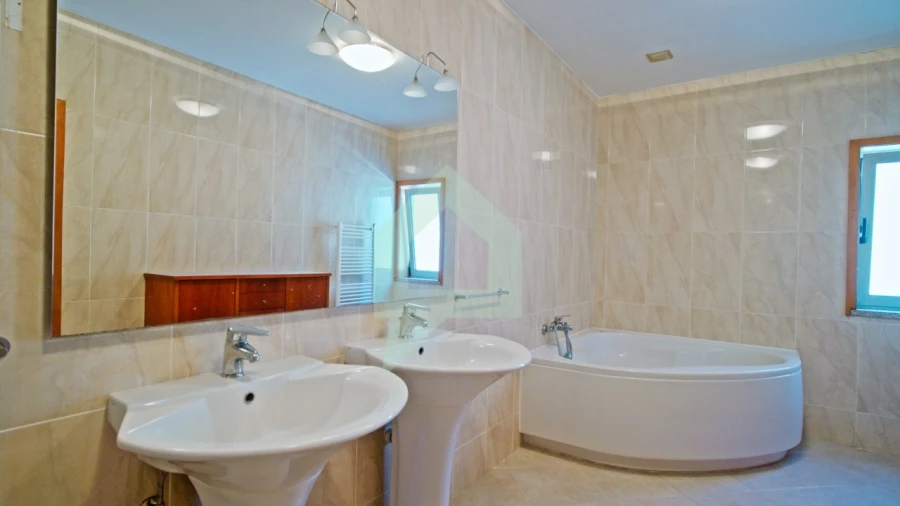 Moradia T5 para Venda em Creixomil e Mariz Foto 25