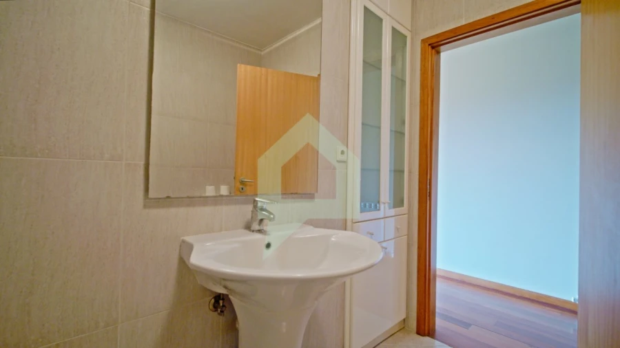 Moradia T5 para Venda em Creixomil e Mariz Foto 31