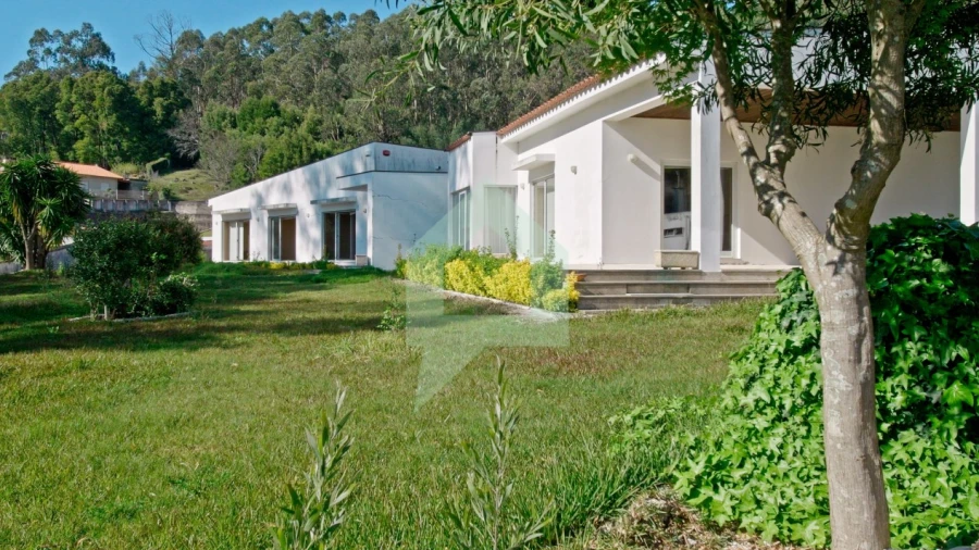 Moradia T5 para Venda em Creixomil e Mariz