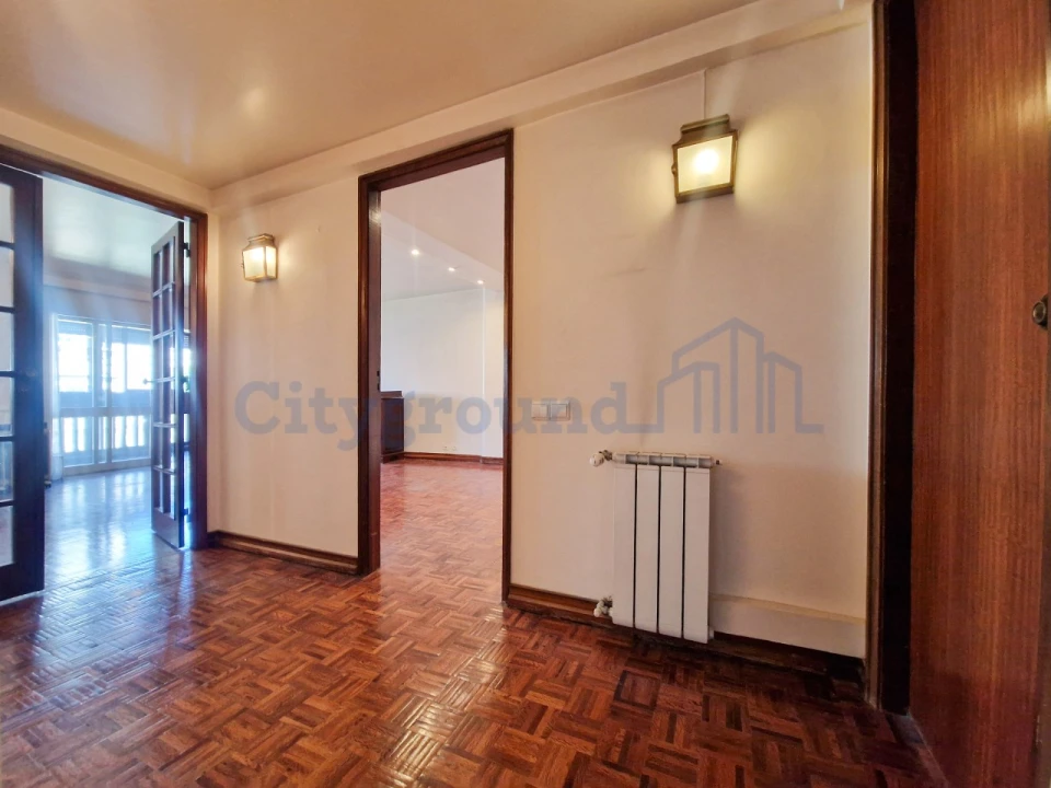Apartamento T4 para Venda em Alvalade Foto 9