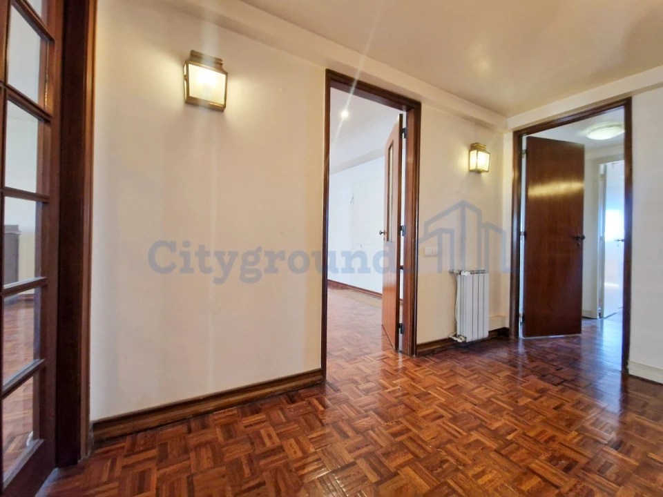 Apartamento T4 para Venda em Alvalade Foto 10