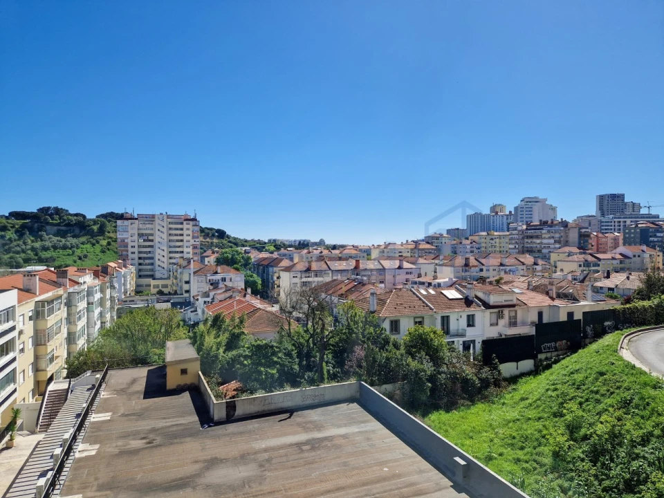 Apartamento T4 para Venda em Alvalade Foto 24