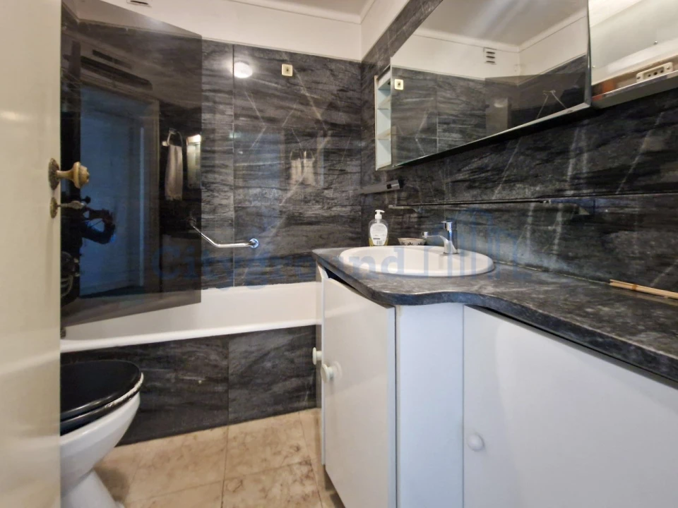 Apartamento T4 para Venda em Alvalade Foto 25