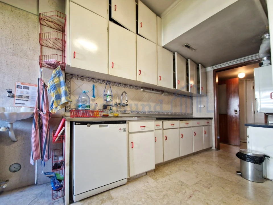 Apartamento T4 para Venda em Alvalade Foto 43