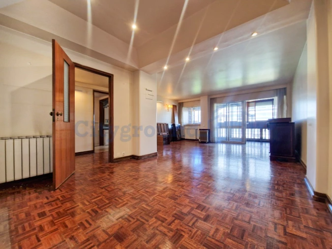 Apartamento T4 para Venda em Alvalade Foto 2