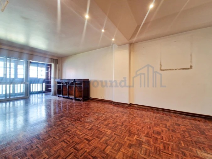 Apartamento T4 para Venda em Alvalade Foto 3