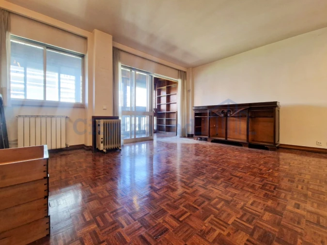 Apartamento T4 para Venda em Alvalade Foto 4