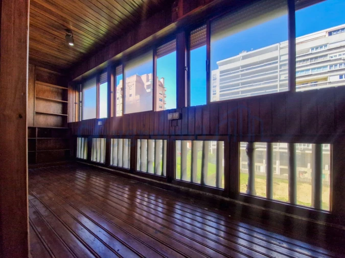 Apartamento T4 para Venda em Alvalade Foto 6