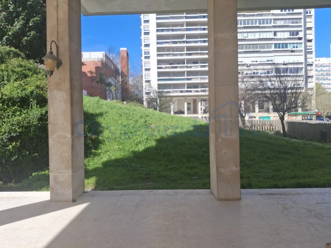 Apartamento T4 para Venda em Alvalade Foto 59