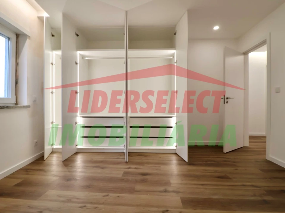 Apartamento T2 para Venda em Malveira e São Miguel de Alcainça Foto 12