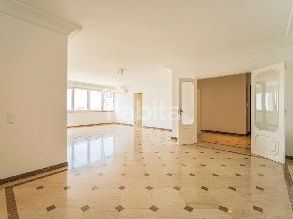 Apartamento T3 para Arrendamento em Areeiro Foto 5