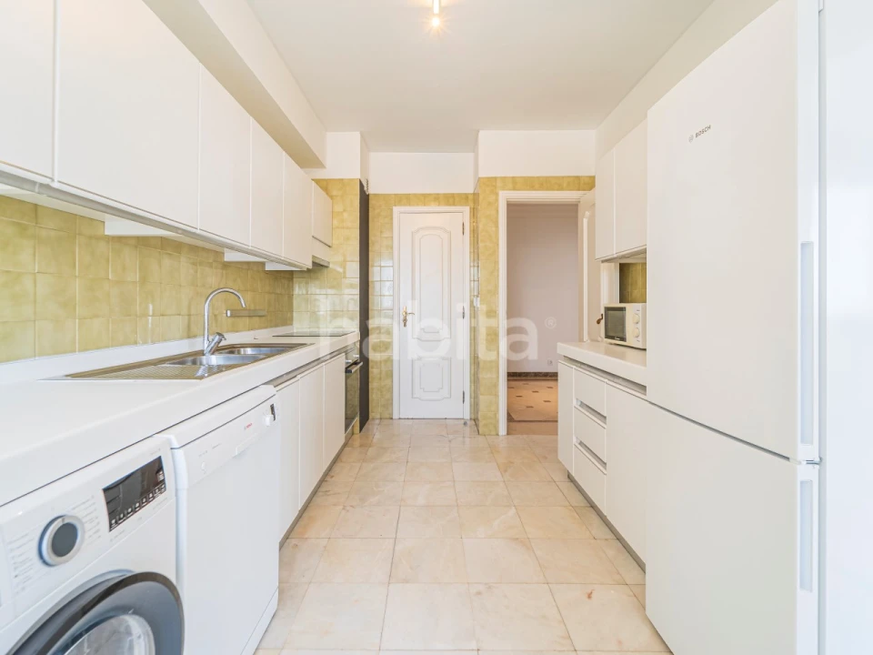 Apartamento T3 para Arrendamento em Areeiro Foto 21