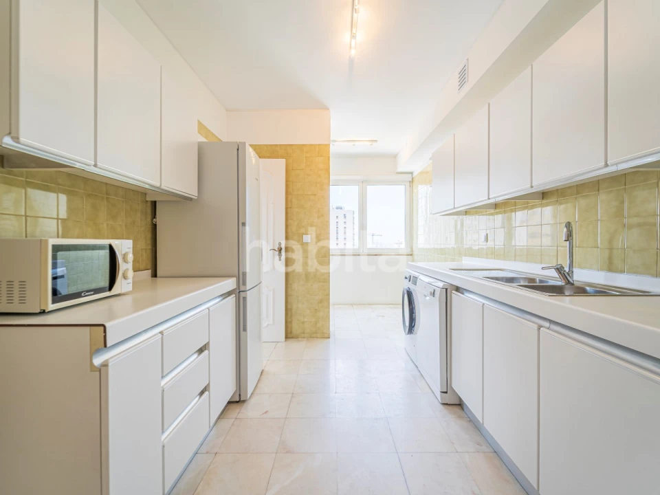 Apartamento T3 para Arrendamento em Areeiro Foto 22