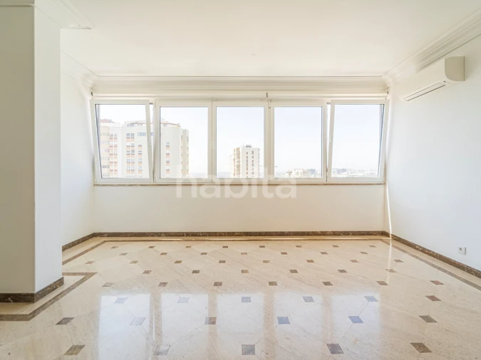 Apartamento T3 para Arrendamento em Areeiro Foto 2