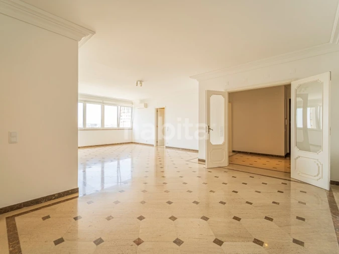 Apartamento T3 para Arrendamento em Areeiro Foto 5