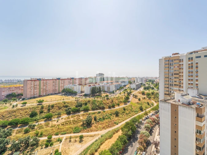 Apartamento T3 para Arrendamento em Areeiro Foto 18