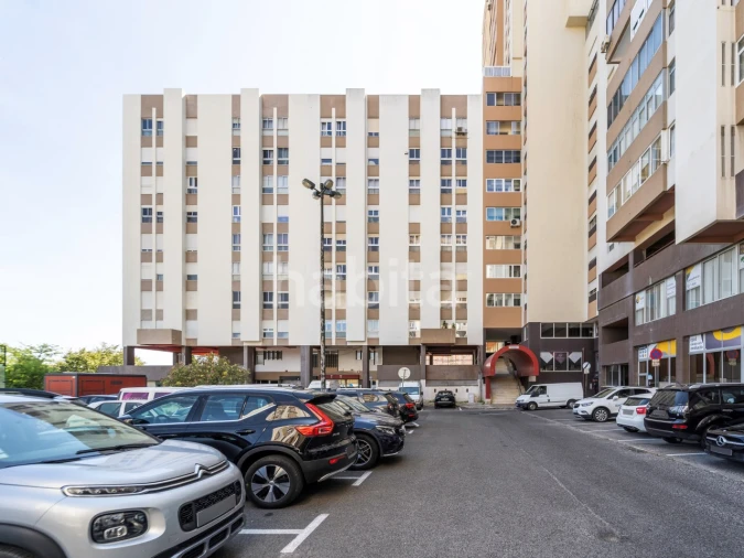 Apartamento T3 para Arrendamento em Areeiro Foto 27