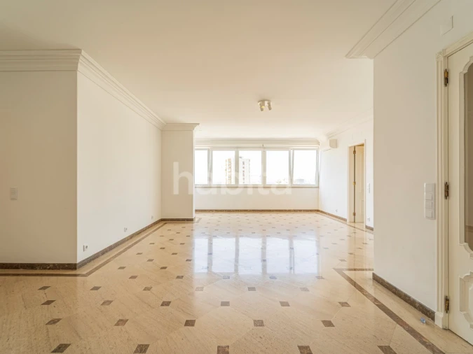 Apartamento T3 para Arrendamento em Areeiro Foto 3