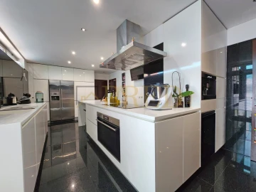 Apartamento T5 para Venda em Aldoar, Foz do Douro e Nevogilde