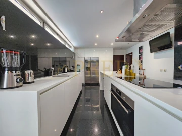 Apartamento T5 para Venda em Aldoar, Foz do Douro e Nevogilde