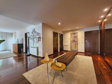 Apartamento T5 para Venda em Aldoar, Foz do Douro e Nevogilde