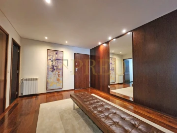 Apartamento T5 para Venda em Aldoar, Foz do Douro e Nevogilde