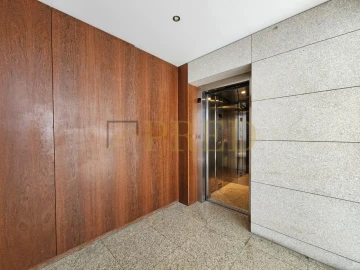 Apartamento T5 para Venda em Aldoar, Foz do Douro e Nevogilde