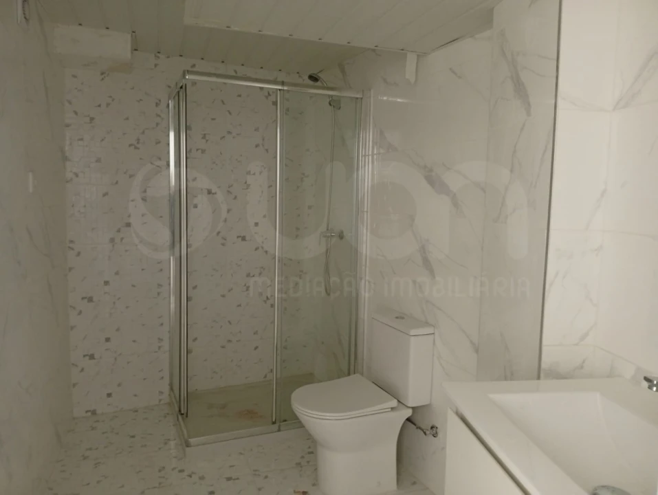 Armazém para Venda em Paranhos Foto 2