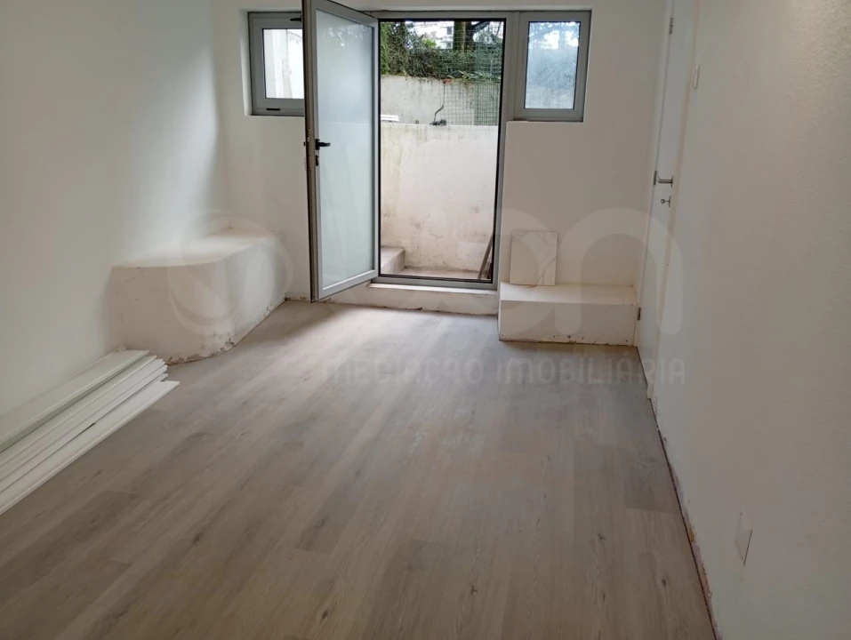 Armazém para Venda em Paranhos Foto 4