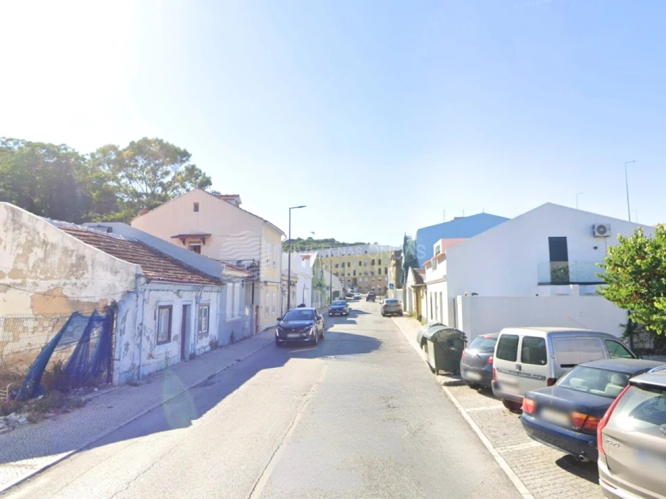 Moradia T2 para Venda em Campolide Foto 1