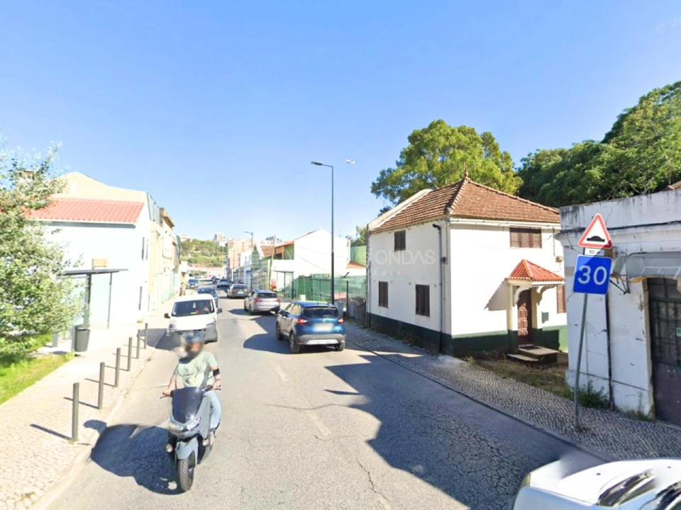 Moradia T2 para Venda em Campolide Foto 3