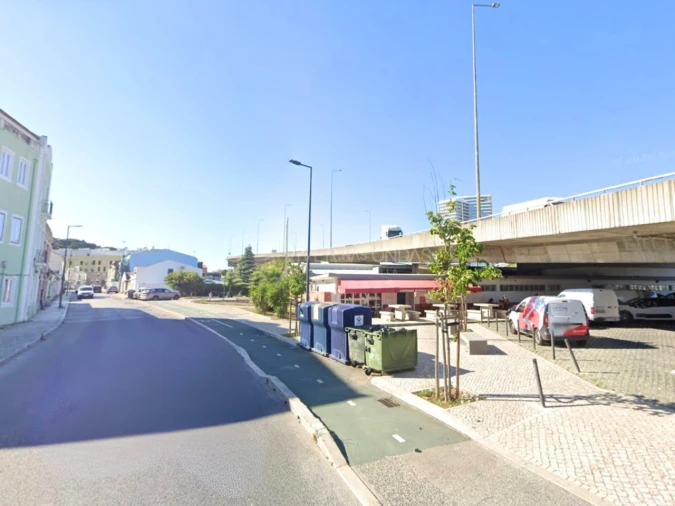 Moradia T2 para Venda em Campolide Foto 2