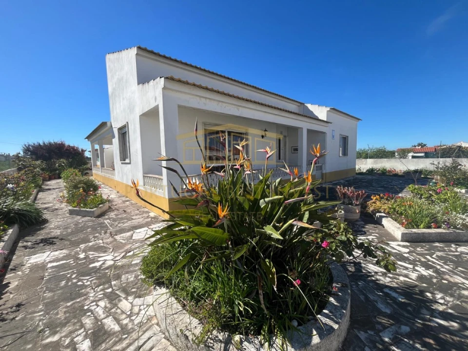 Moradia T4 para Venda em Rogil Foto 5