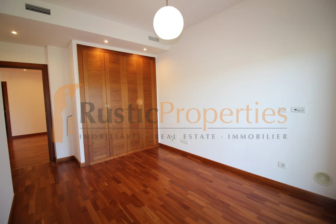 Apartamento T4 para Venda em Loule (São Sebastião) Foto 8