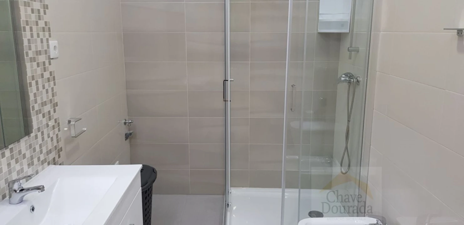 Apartamento T1 para Arrendamento em Sé Nova, Santa Cruz, Almedina e São Bartolomeu Foto 13