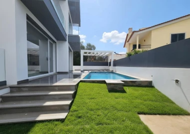 Moradia T2 para Venda em São Domingos de Rana