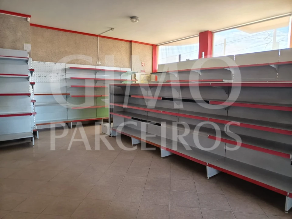 Loja para Arrendamento em Oiã Foto 1