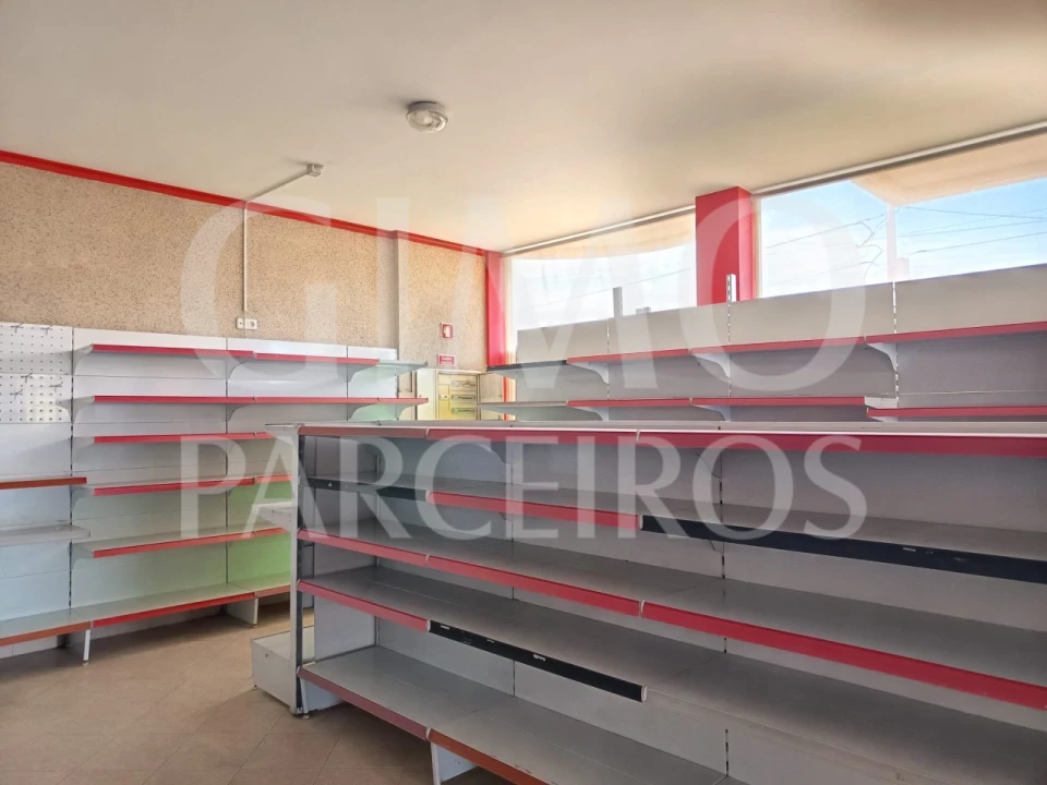 Loja para Arrendamento em Oiã Foto 2