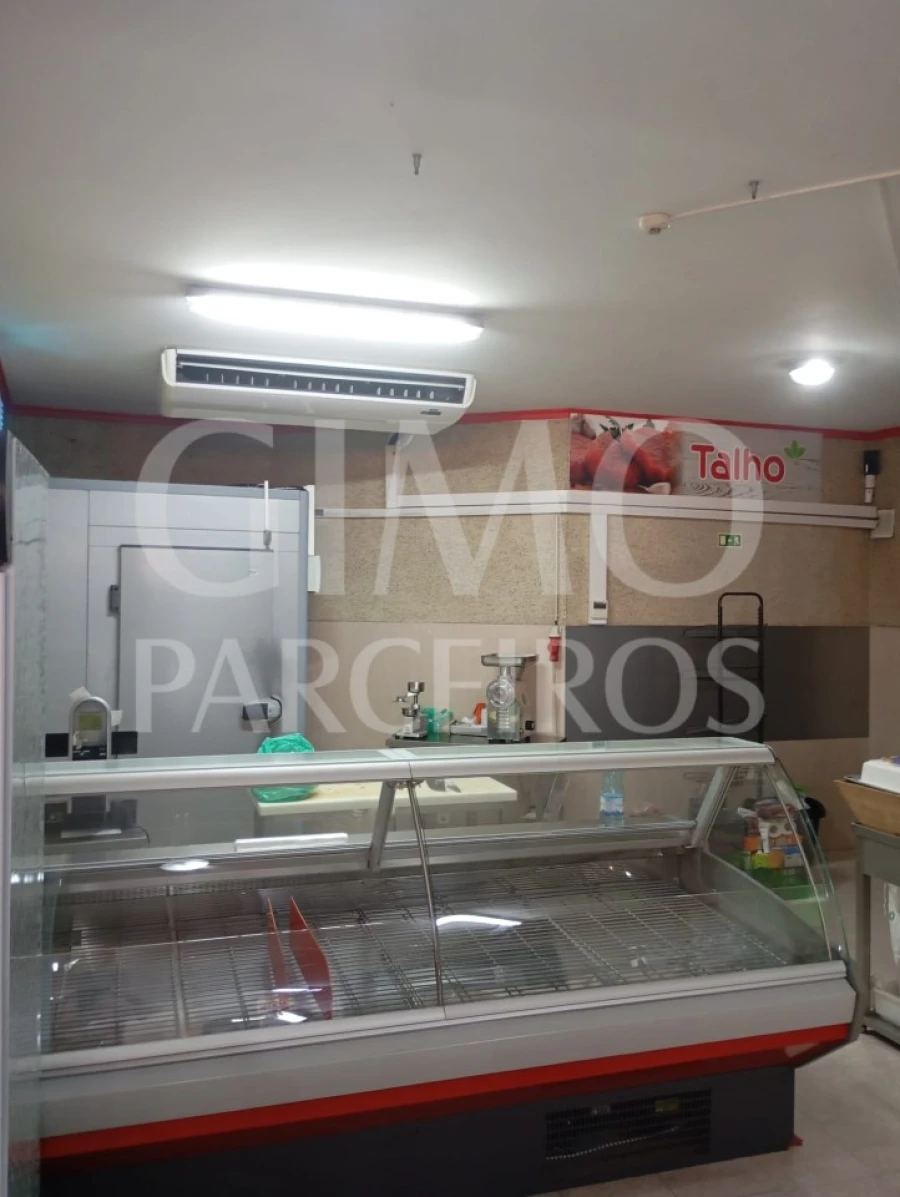 Loja para Arrendamento em Oiã Foto 9