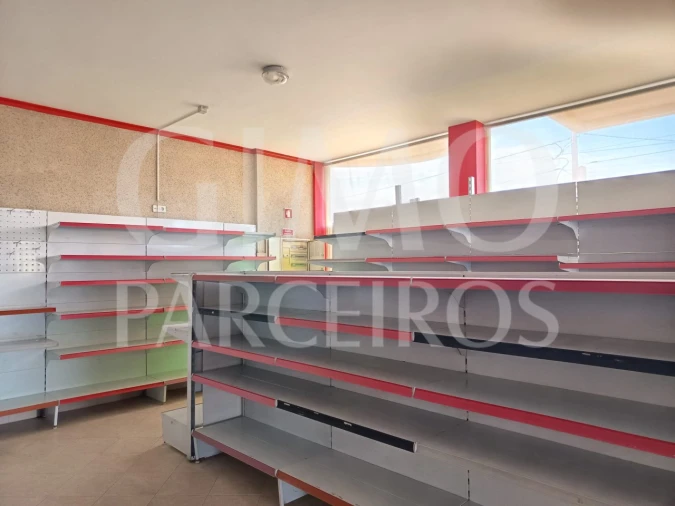 Loja para Arrendamento em Oiã Foto 2