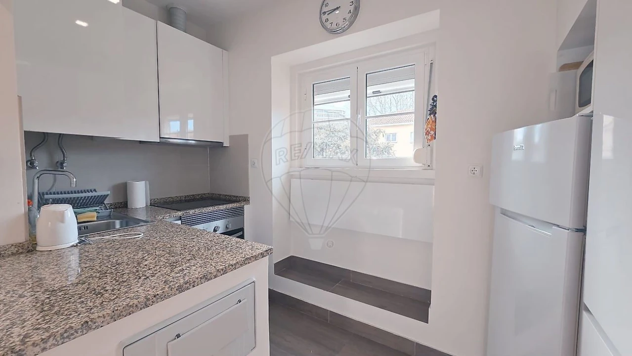 Apartamento T1 para Arrendamento em Alvalade Foto 12