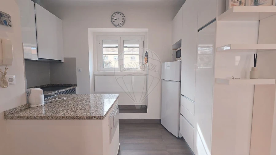 Apartamento T1 para Arrendamento em Alvalade Foto 11